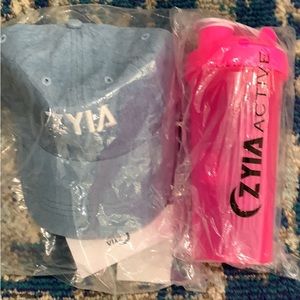 Zyia Hat and Shaker Cup
